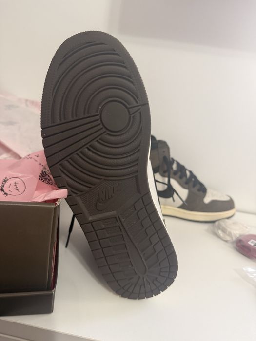 Jordan 1 Travis Scott