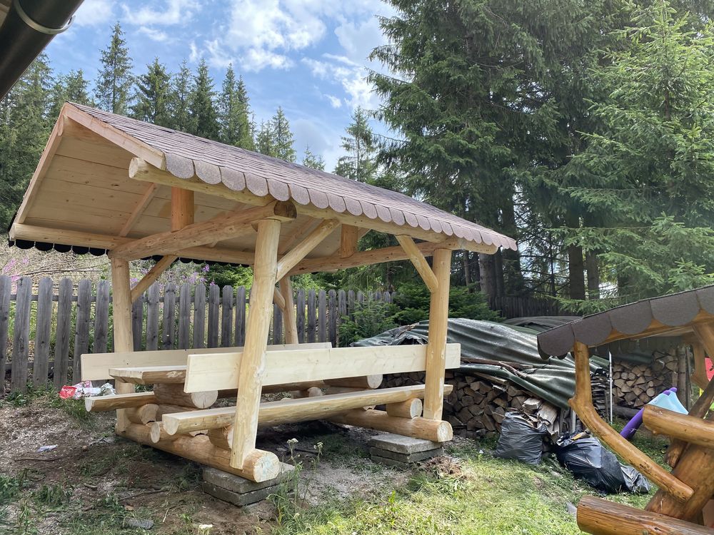 Foisor rustic/ masa cu acoperis  din lemn rotud