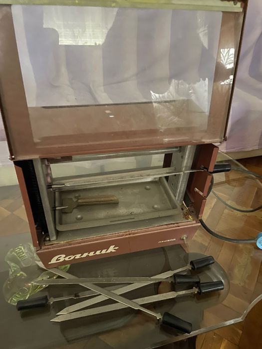 Уред за печене на шишчета