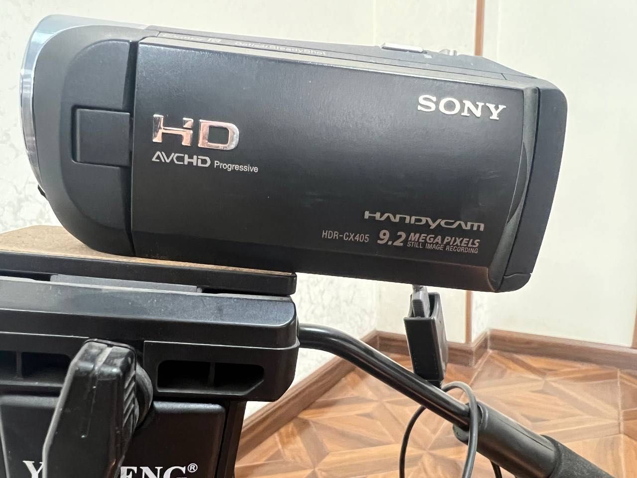 Видеокамера Sony  + штатив