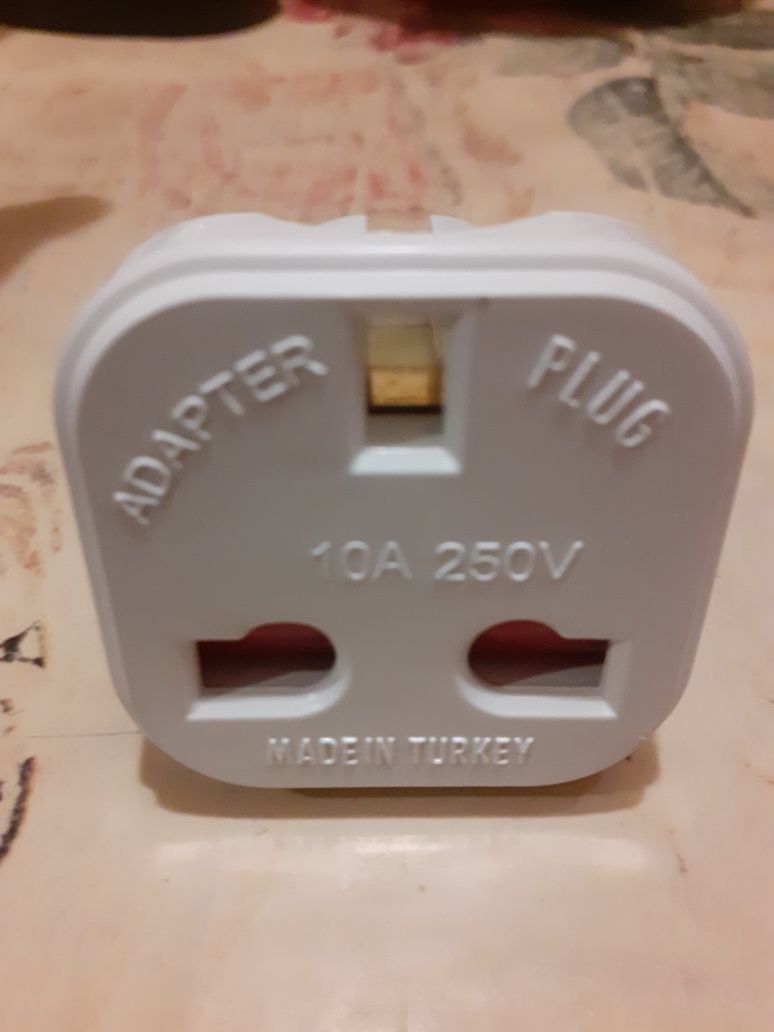 Adaptor priza pentru unelte si electrocasnice