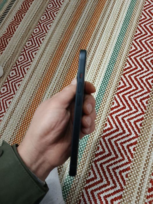 Продам Айфон 15 черный цвет 128 гега