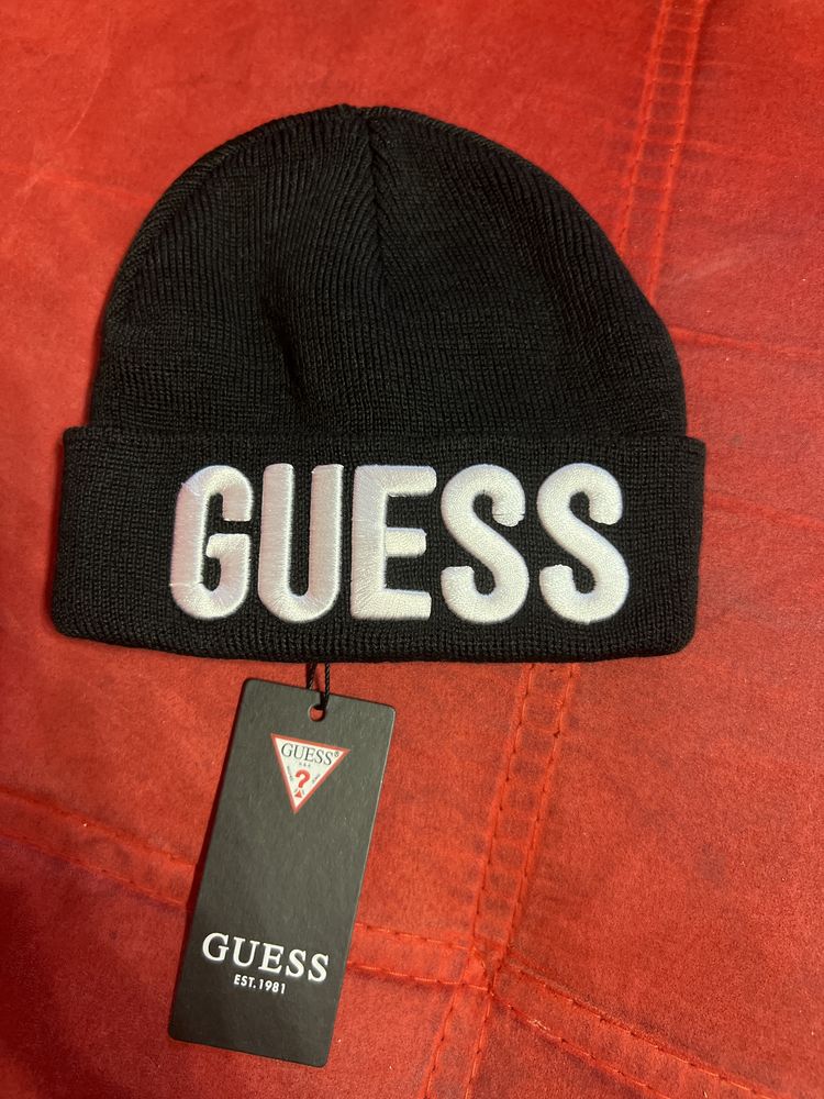 Guess- детска шапка. За дете 6-12 месеца