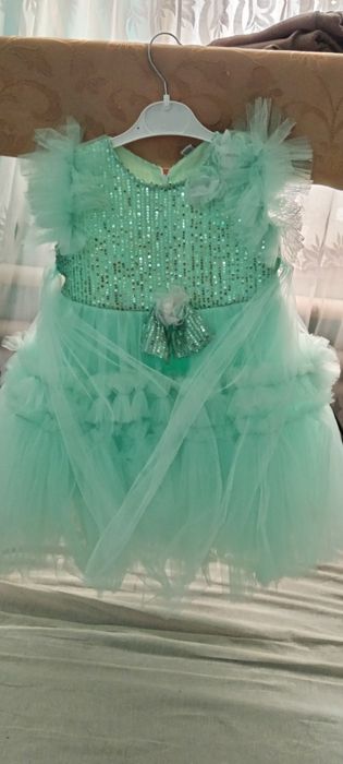 3, 4, yosh Qizchalar uchun bir marta kiyilgan