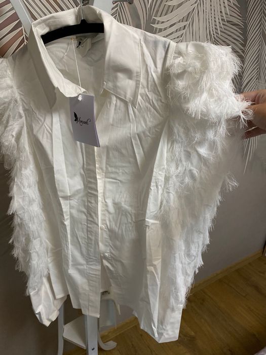 Vând camașa eleganta