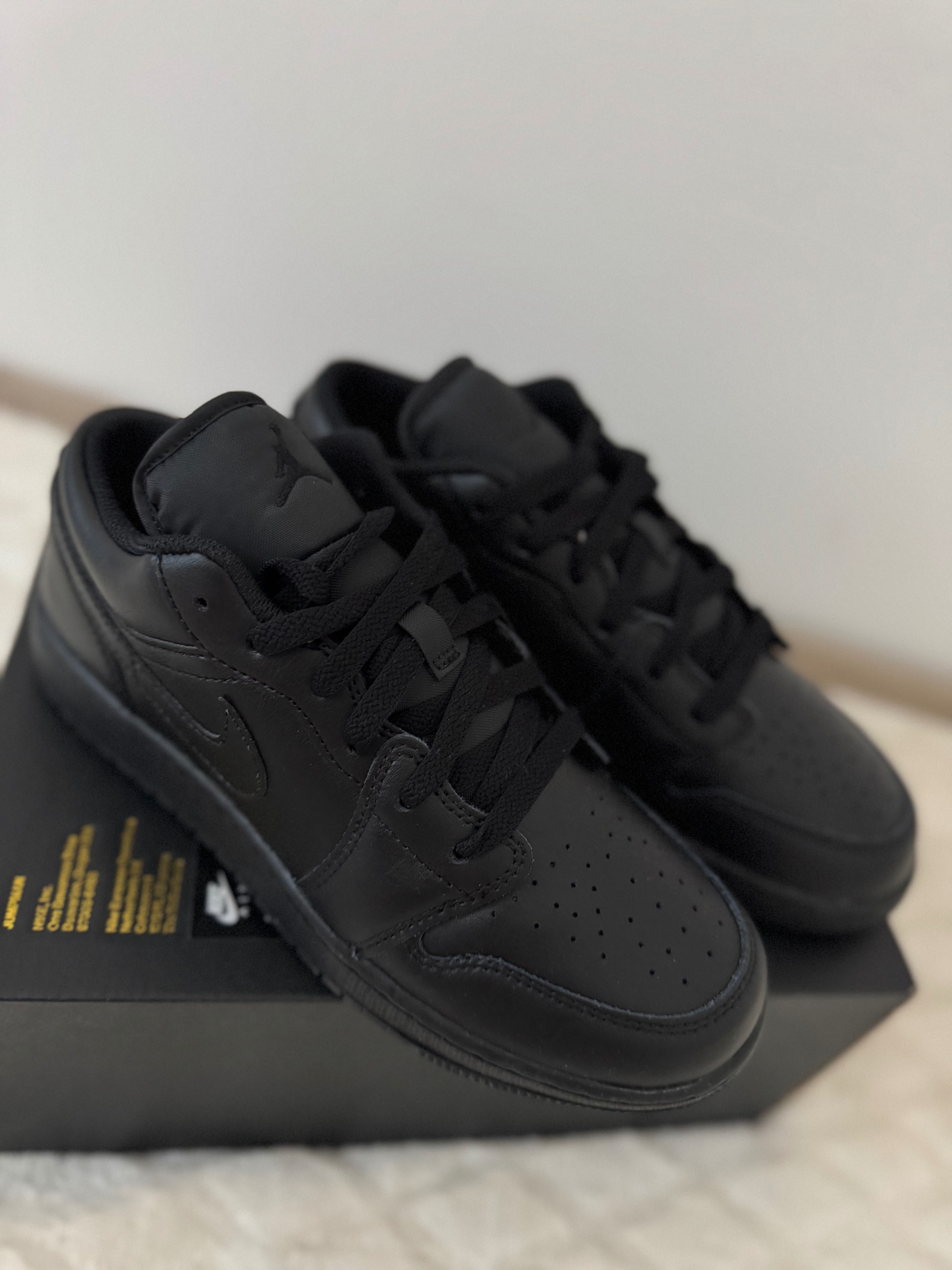 Nike Jordan 1 low / размер: 38.5