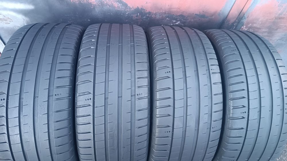 245/40/19 Michelin Дот 3522