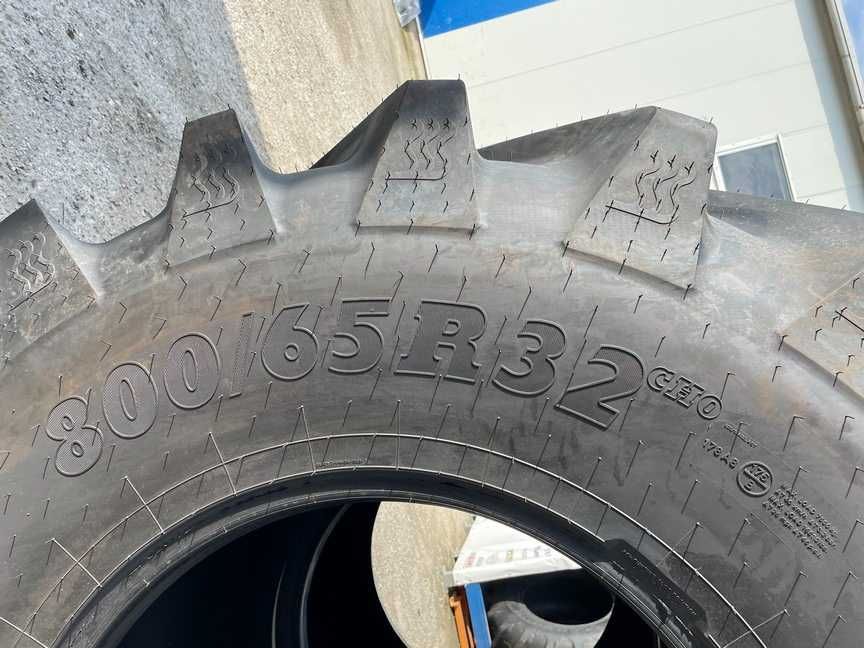 Anvelope noi radiale 800/65R32 marca BKT pentru combina LAVERDA