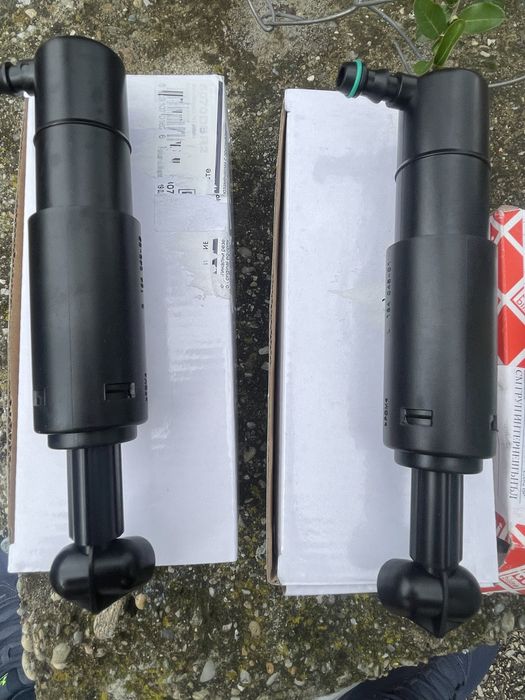 Пръскалки ,дюзи чистачки фарове и помпичка стъкломиене Mercedes W204