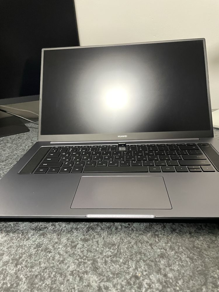 Noutbook huawei D16
