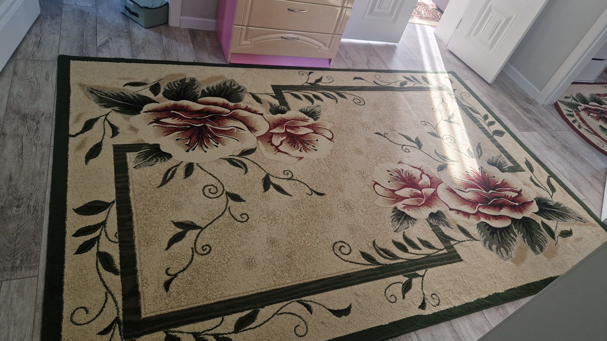 Продам ковёр 2×3