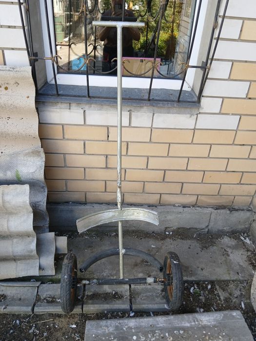 Тележка для фляги с водой