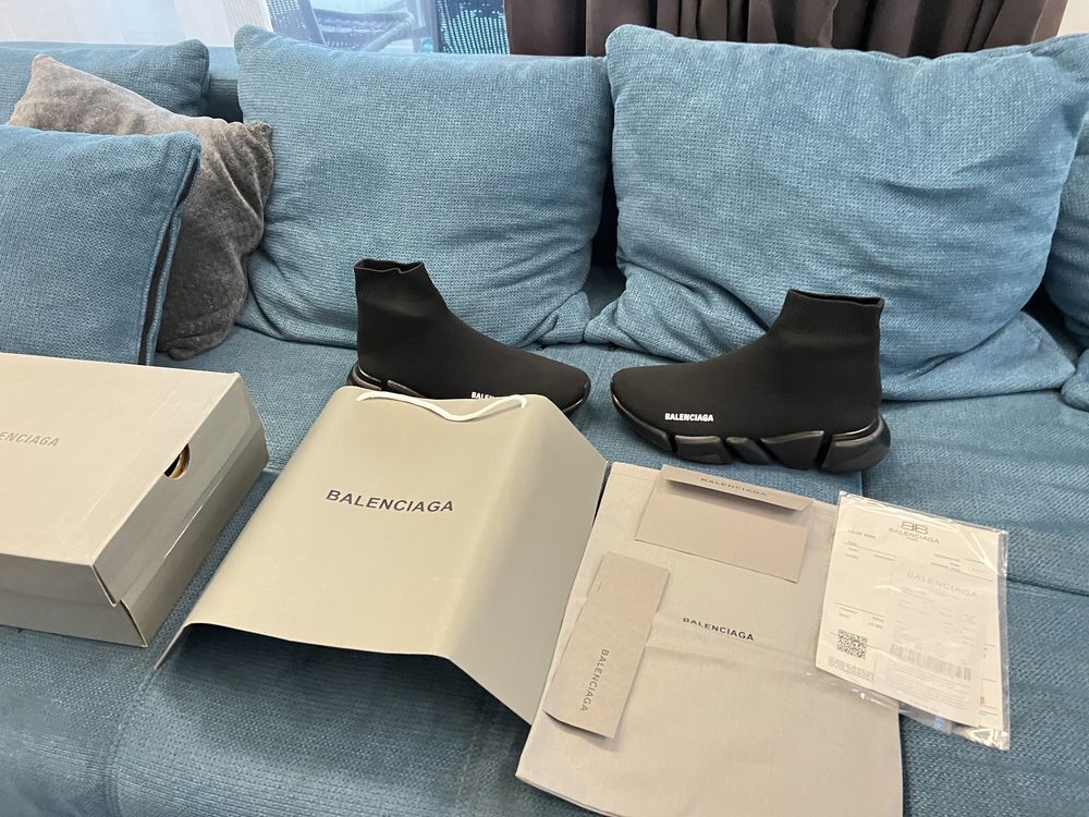 BALENCIAGA обувки.Нови,кутия,етикети,всичко от до.42ри номер.