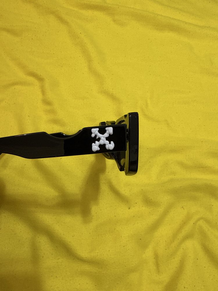 Off white слънчеви очила