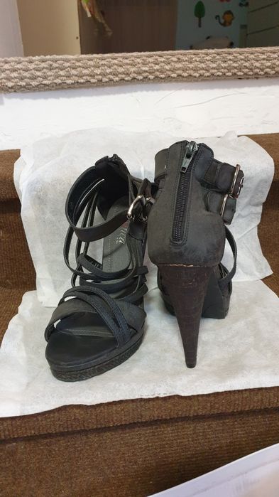 Vând pantofi marimea 38