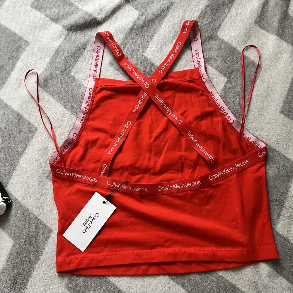 Тениски Zara, Guess, Calvin Klein, Tommy Jeans