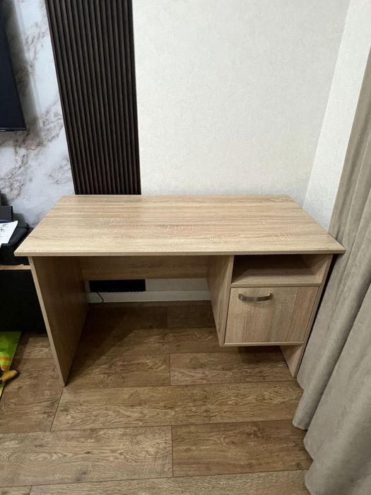 Продам стол 120х60 в идеальном состоянии