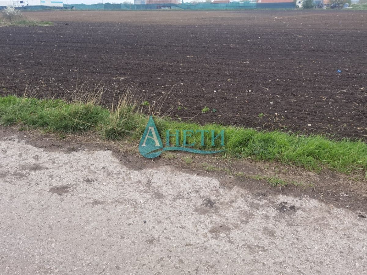 Парцел 1200м2 в Равно поле за жилищна сграда, 10 км от