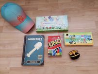 Игри, книга, airpods, шапка