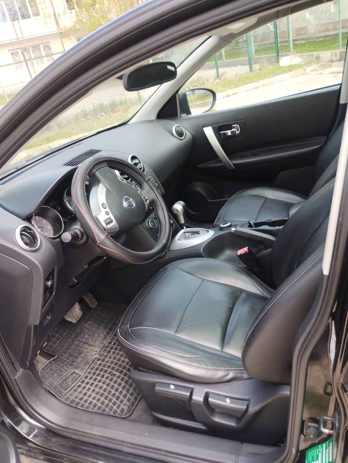 Vand Nissan Qashqai 2.0 diesel, cutie automata 4x4. An 2009
Motorizare