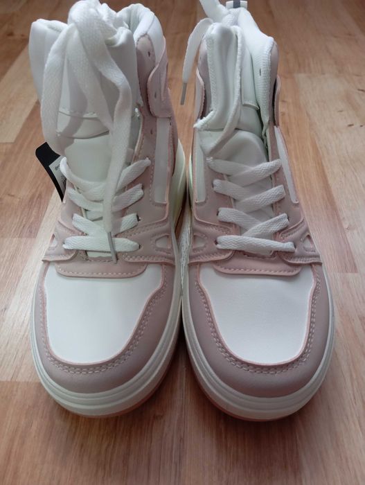 Чисто нови високи кецове