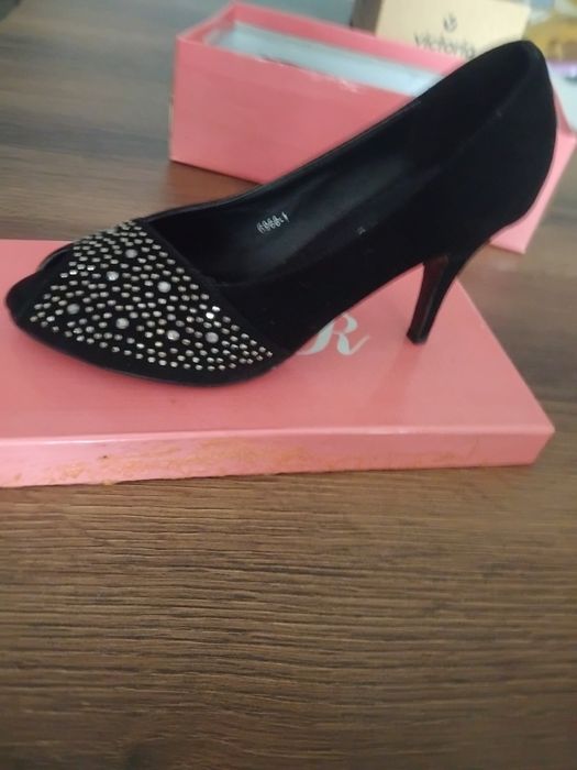 Дамски високи обувки