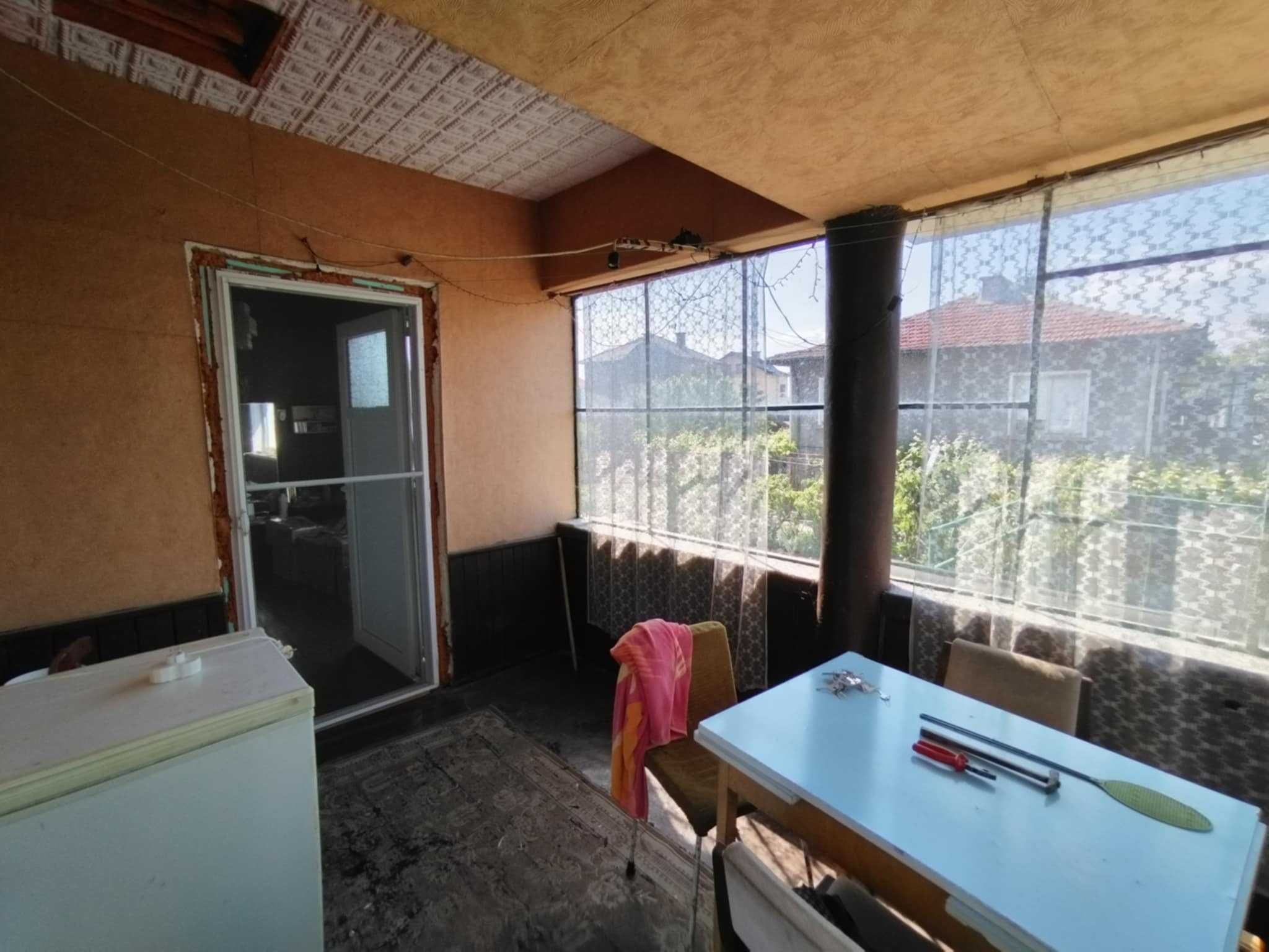 Продава къща в с.Драгор 1 км от Пазарджик