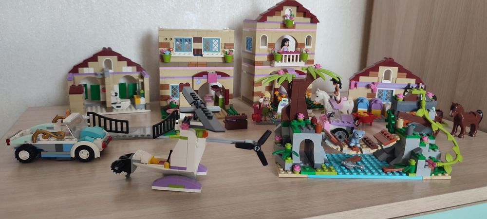 Продам два набора Lego friends (Лего)