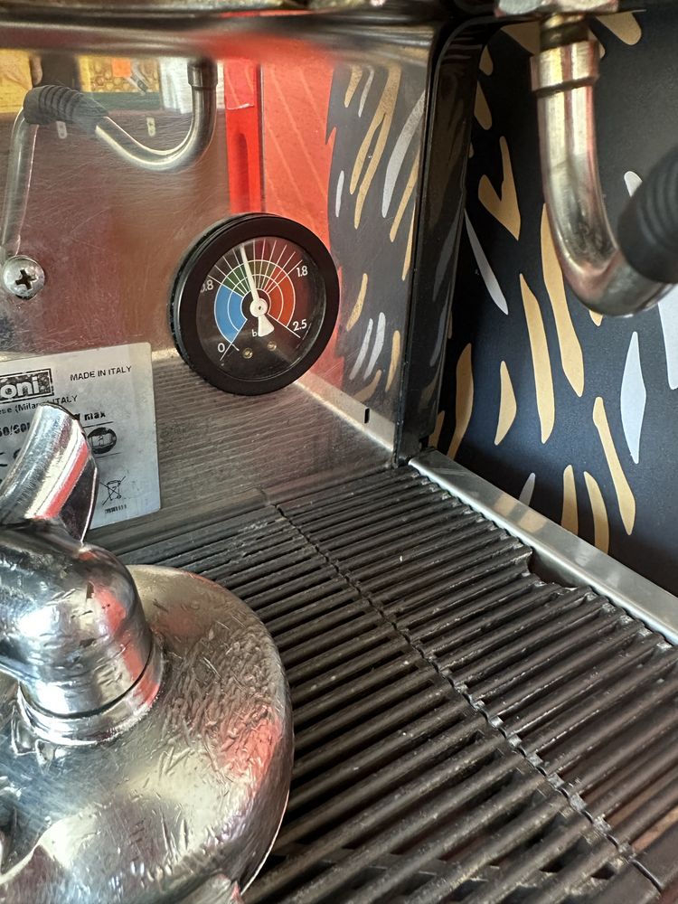 Aparat profesional de cafea la Pavini