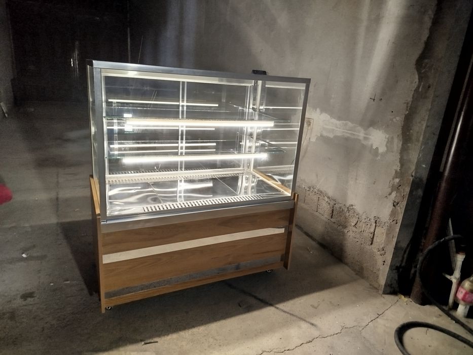 Pishiriq shashlik  uchun haladilnok vitrina