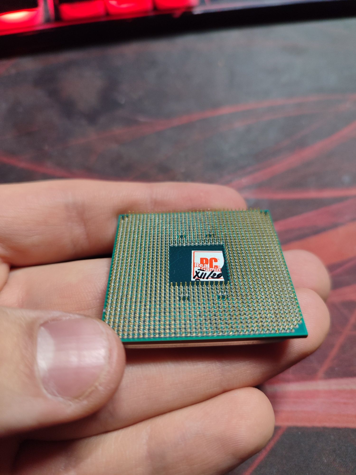 AMD Ryzen 2600 .