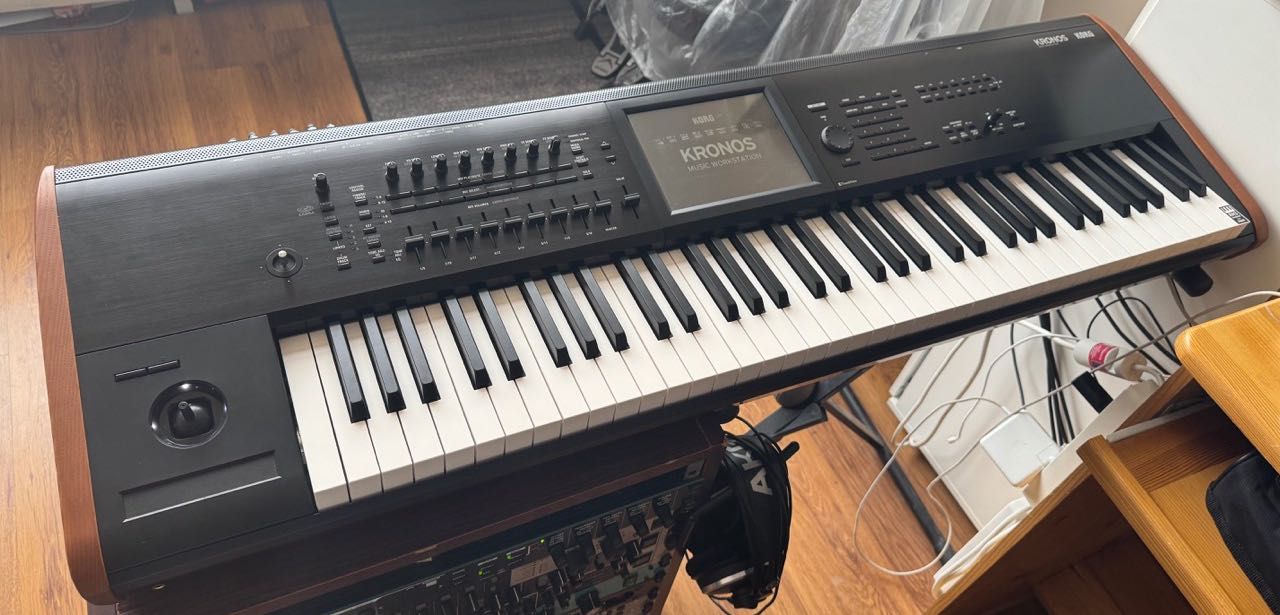 Korg Kronos 2 - 73 тежки клавиша, бонус покривало Custom