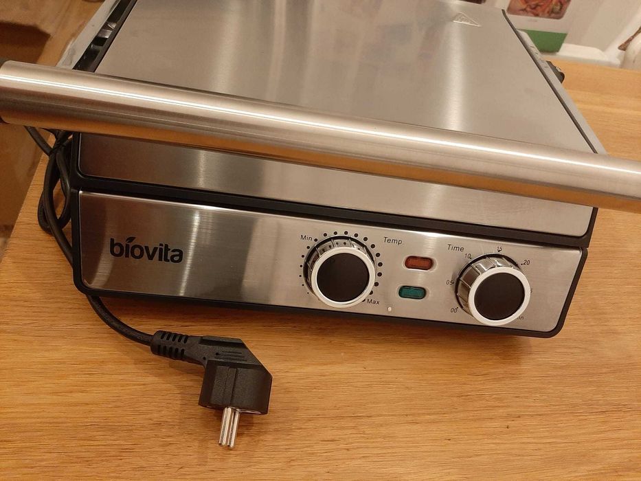 Sandwich maker și grill electric cu placi ceramică