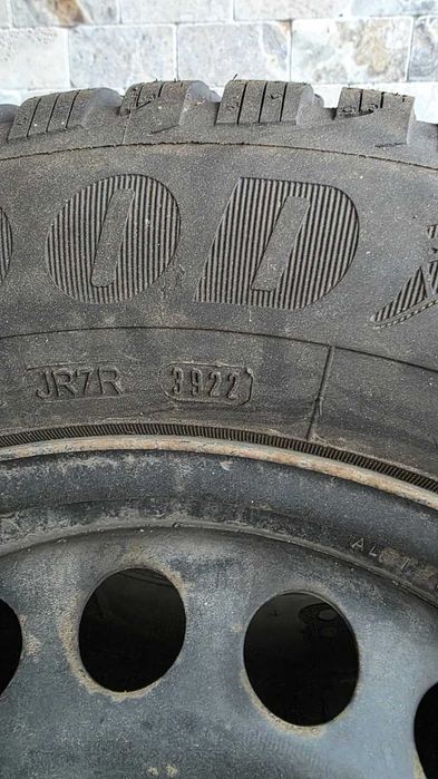 4x Anvelope de iarna Goodyear 195/65R15 91T + jante otel
