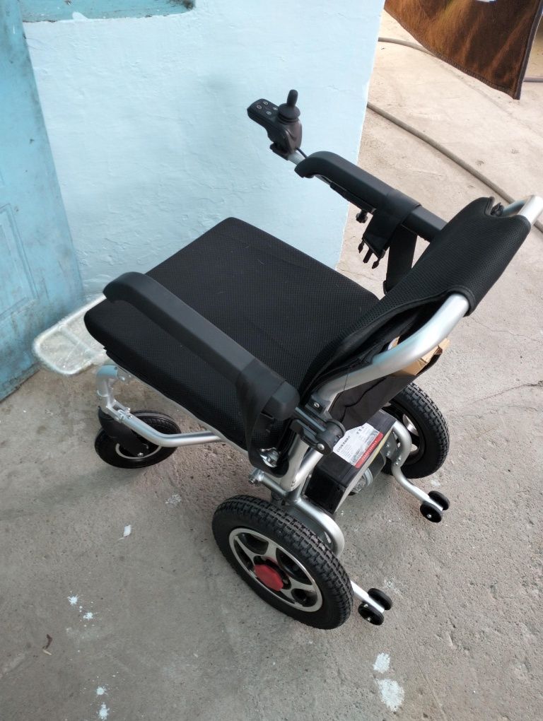 Срочно продам инвалидную электрическую коляску.