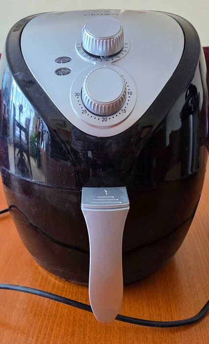 Неизползван нов air fryer Crown