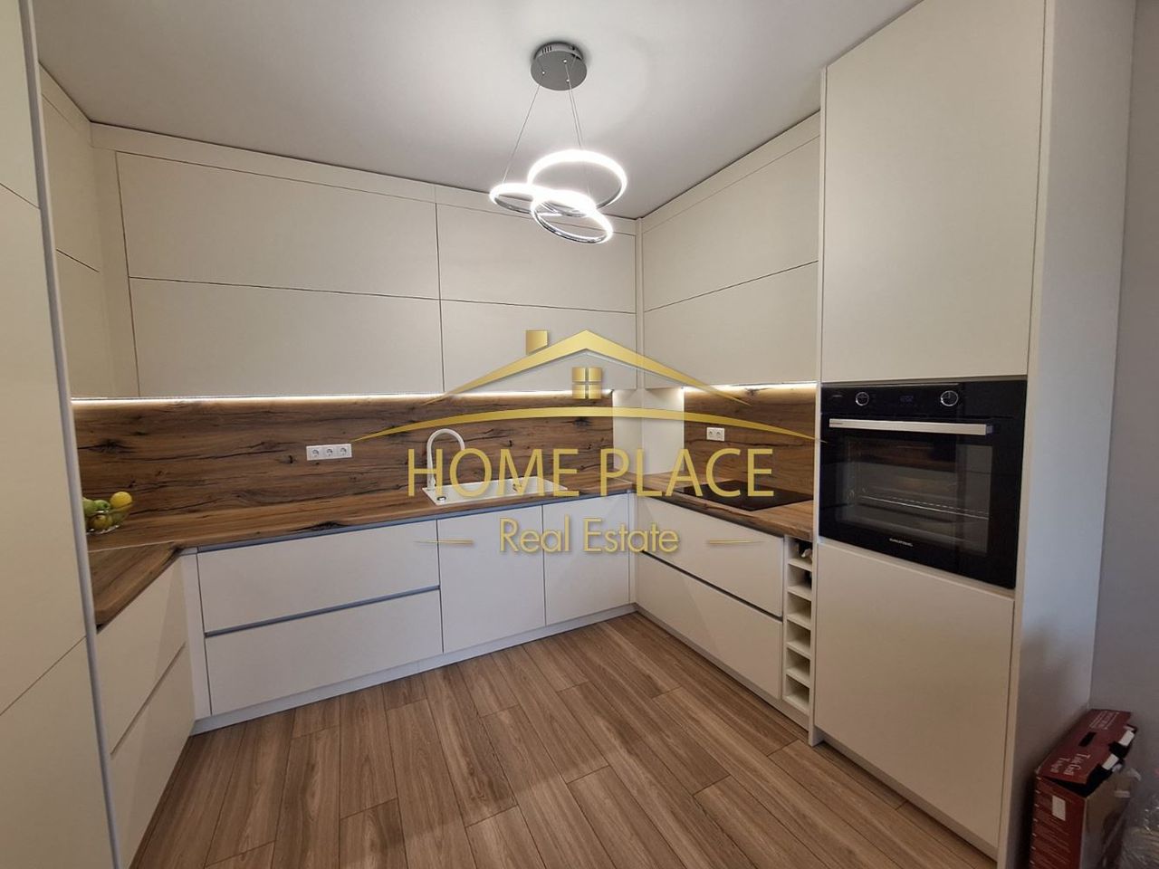 Продава се Двустаен апартамент в к.к. Св.Св. Константин и Елена - 71 кв.м за 2817 €/кв.м - Снимка #1