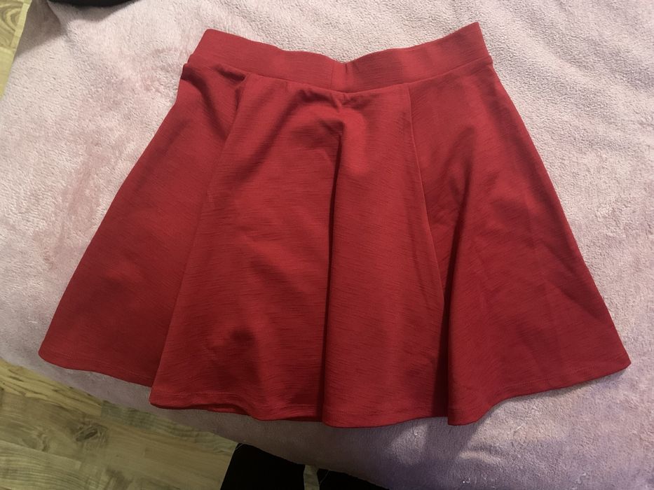 Червена разкроена поличка