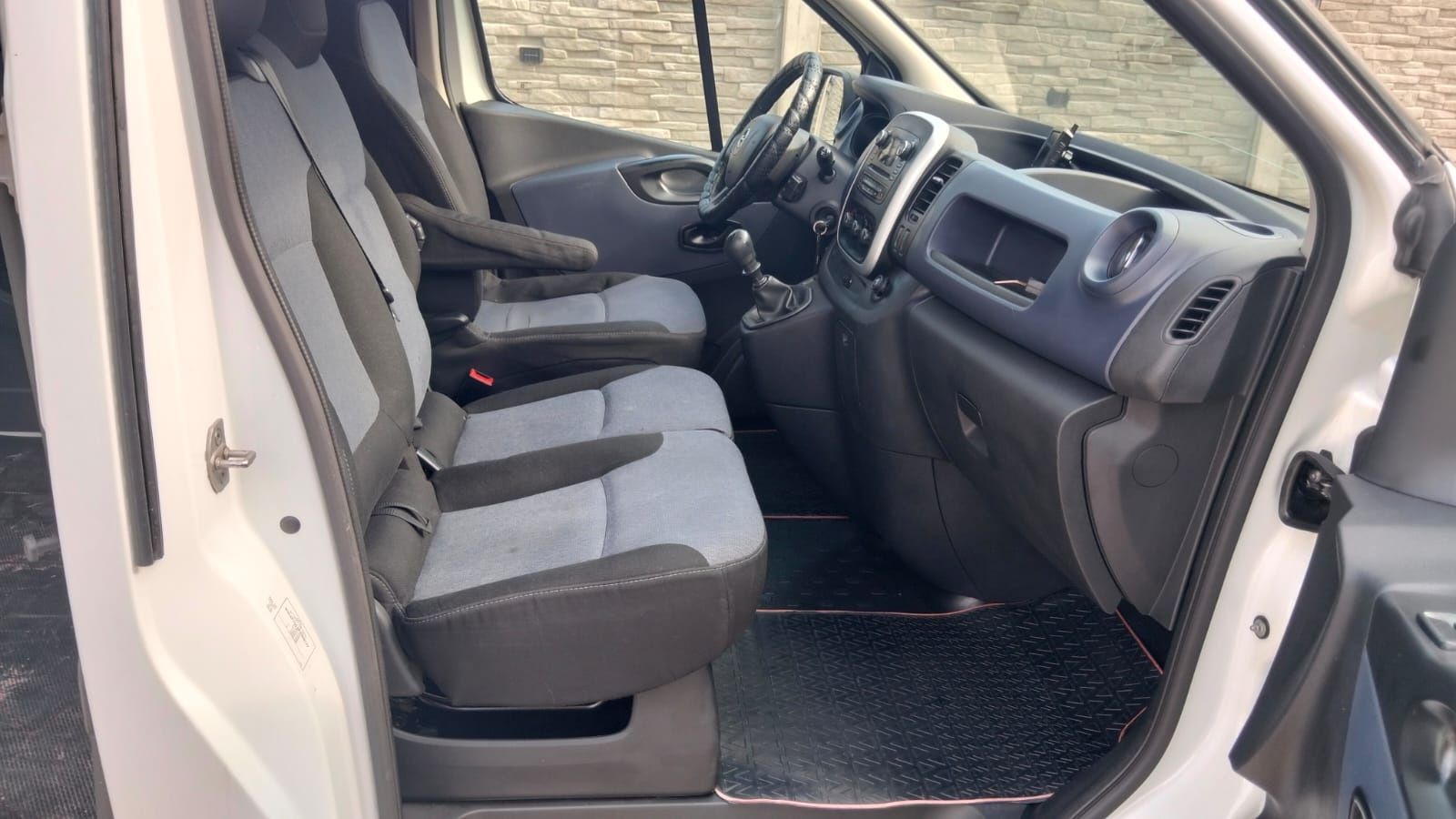Opel Vivaro 1,6D,/ 2015