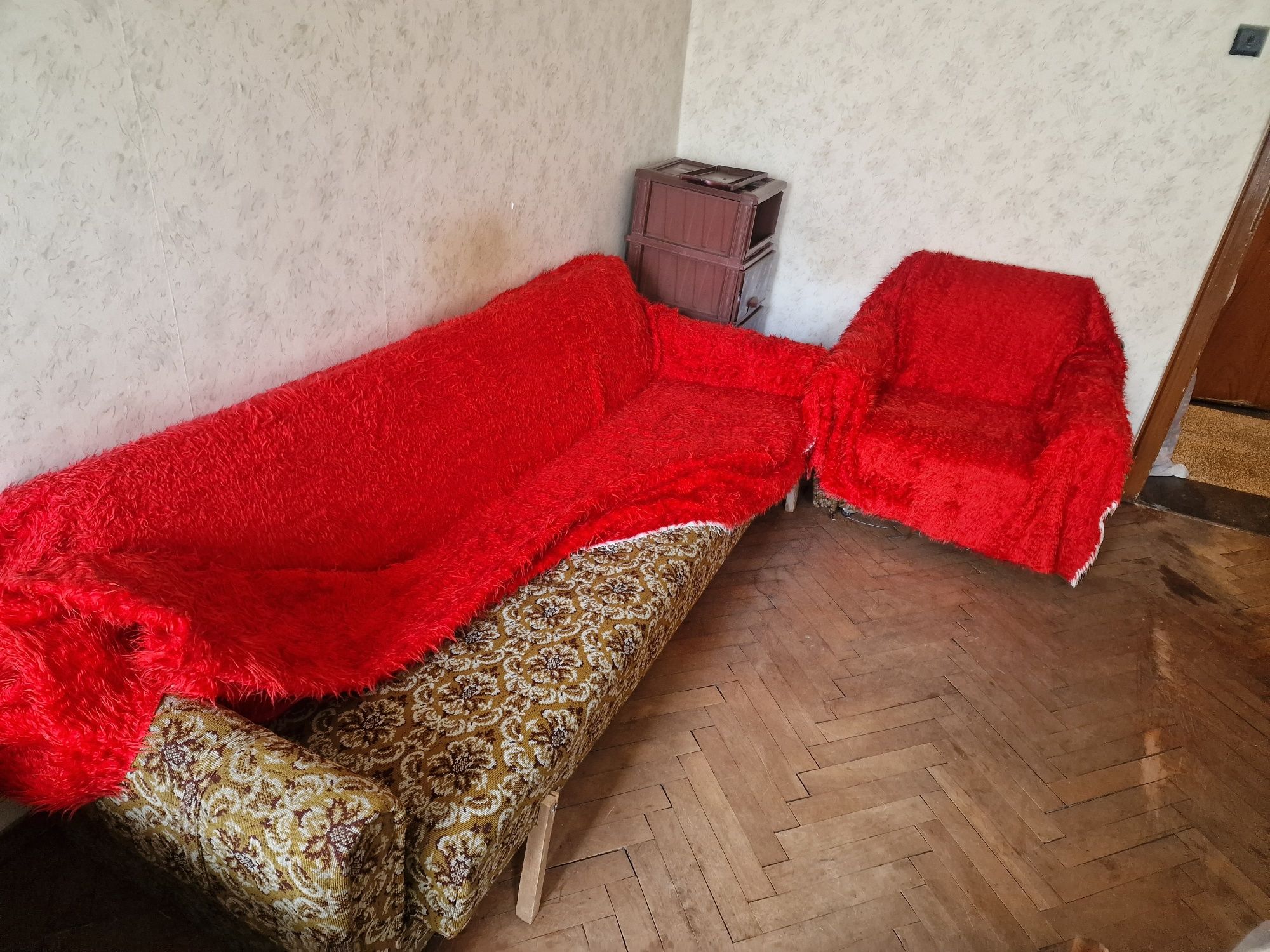 Холна гарнитура - диван, фотьойли, табуретки