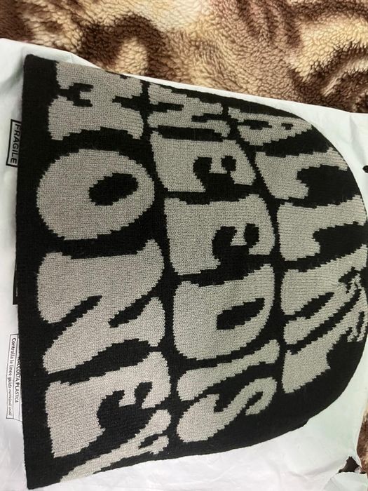 Продам 2 новые шапки