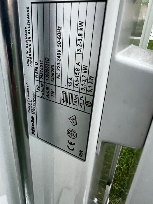 Професионална гладачна машина Miele