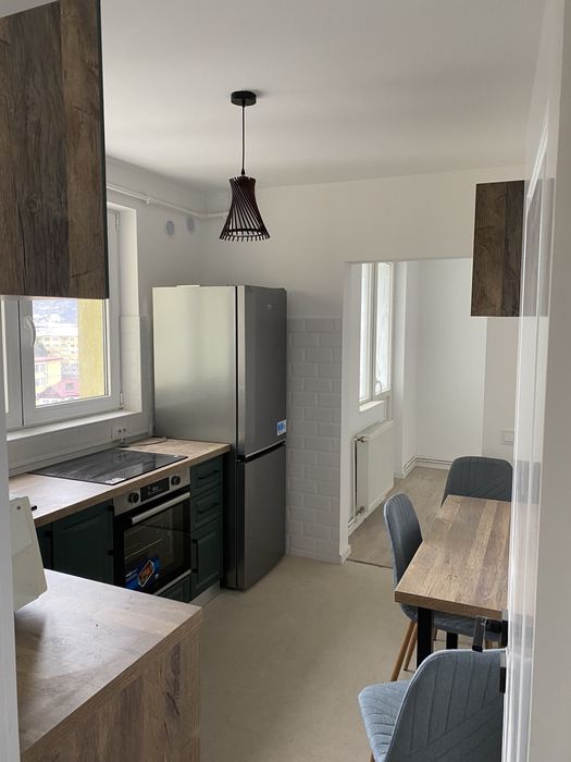 Ultracentral închiriez (accept și studenți)sau vând ap.5 camere 102 mp