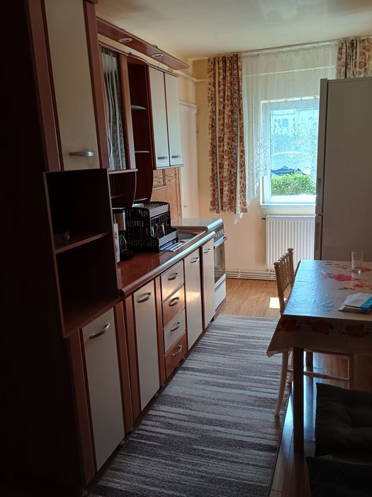 Ofer spre închiriere apartament cu 2 camere in Râșnov