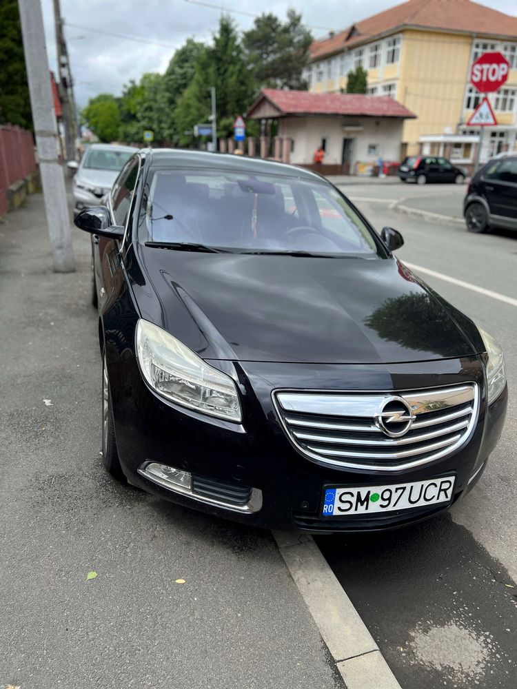 Masina Opel Insignia