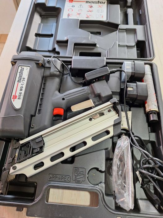 Vand pistol batut cuie