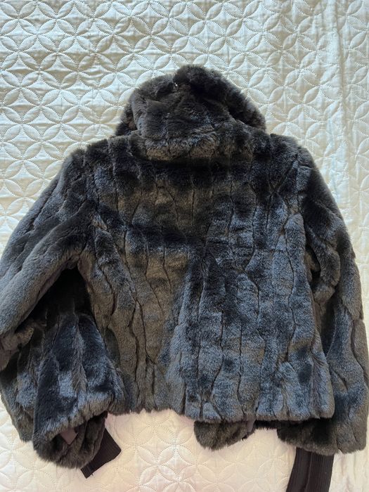 Палта и якета на различни марки и различни номера