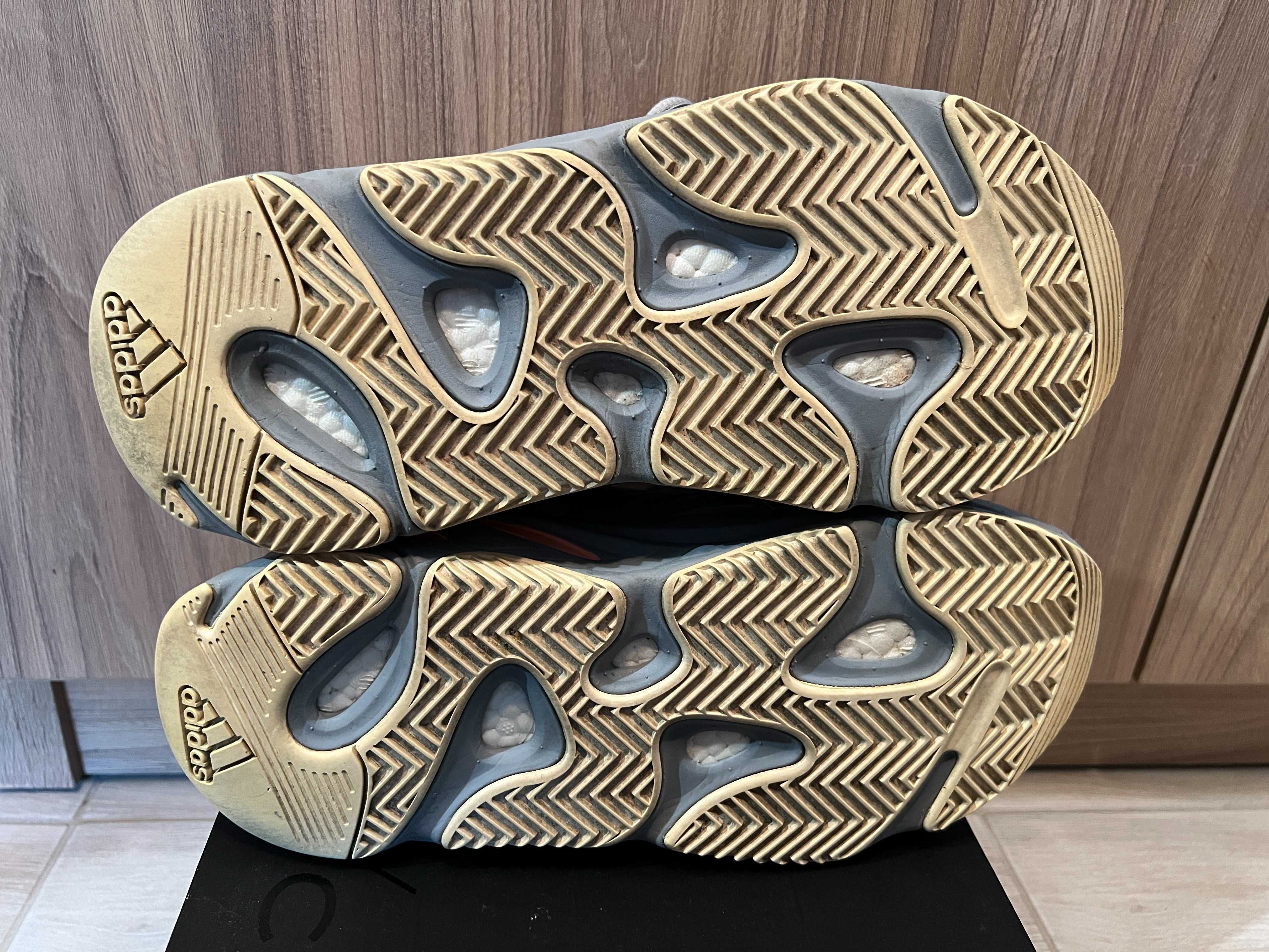 adidas YEEZY 700 мъжки маратонки номер 42,5