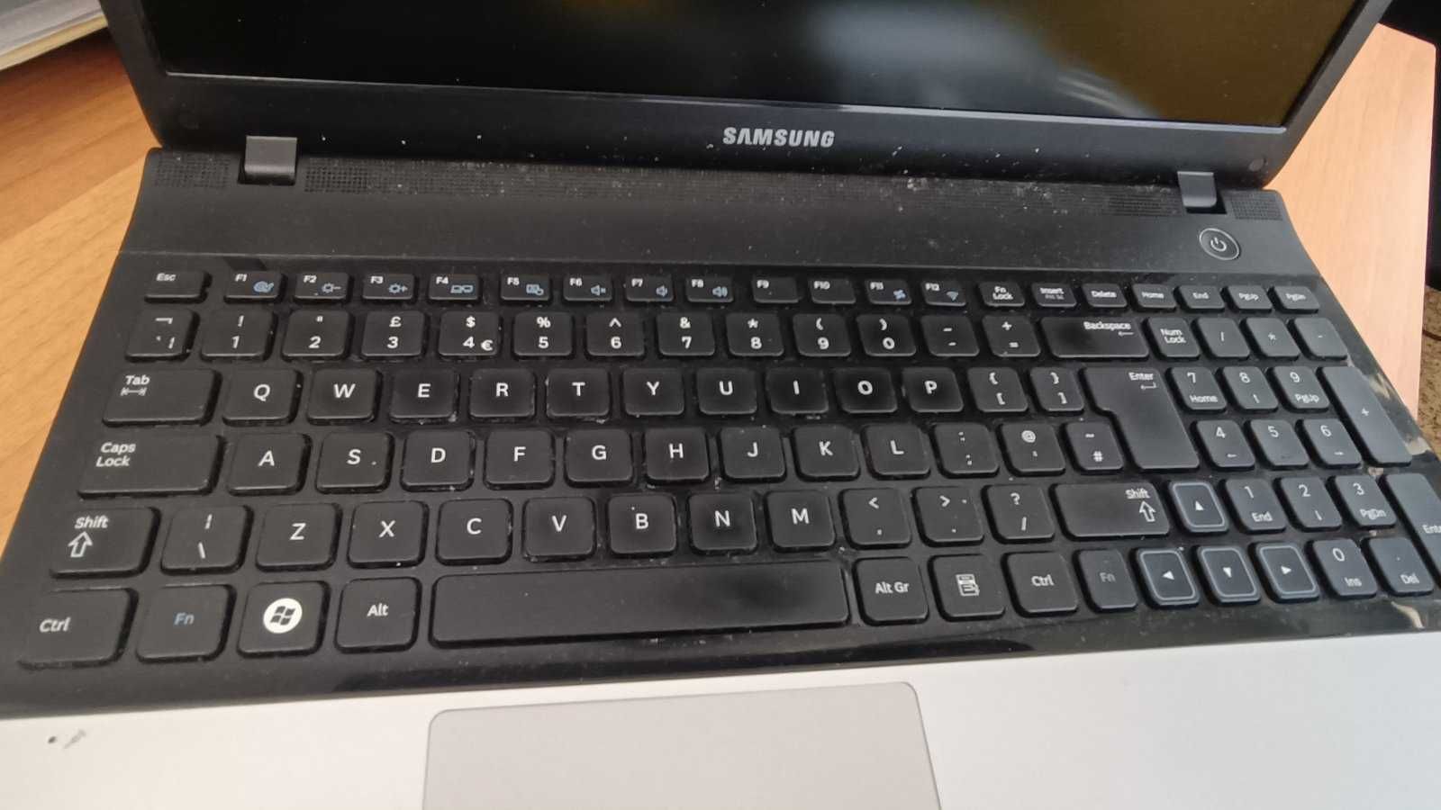 Лаптоп Samsung NP300E5A