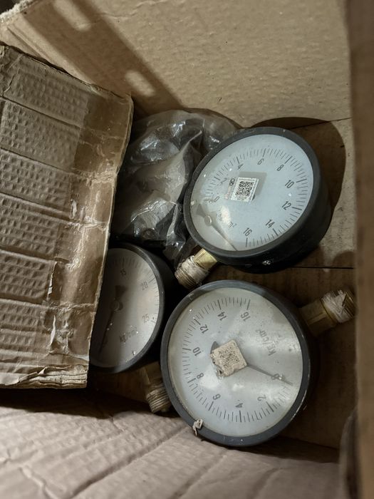 Манометр разный.